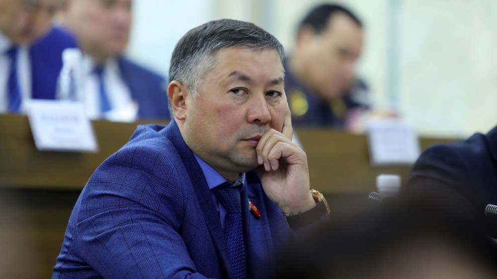 Исаев спикерликтин креслосун баары бир бошотуп берди