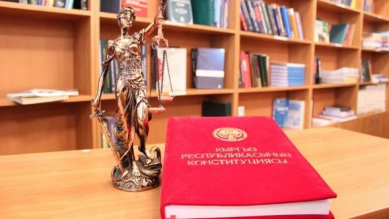 Конституциялык палата Жогорку Кеңештин парламенттик шайлоону жылдырып жиберген чечимин мыйзамдуу деп тапты