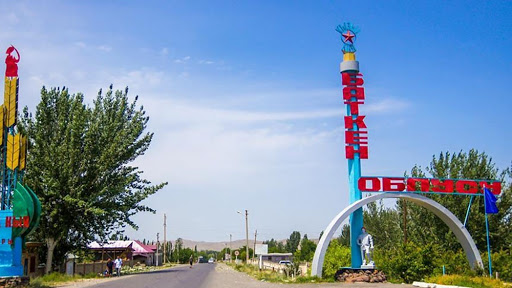 Кыргыз-өзбек чек арасы. Топтолгон эл тарап, эки өлкөнүн жараны элдешти