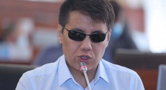 Дастан Бекешев: "Пандемия учурунда адамдар каза болуп жатканда айрымдар акча топтоп жатышты"