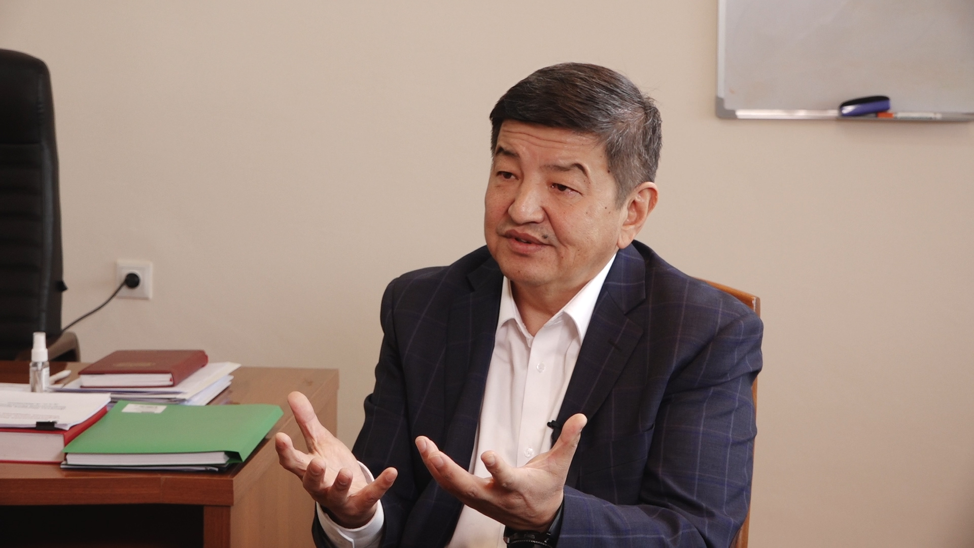 Акылбек Жапаров: "Арткы орундарга коёлу дешкенинен "Мекеним Кыргызстан" менен шайлоого барбай калдым"