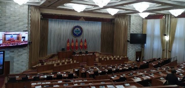 Конституциянын жаңы долбоору кабыл алынса Жогорку Кеңеште 90 гана депутат болот