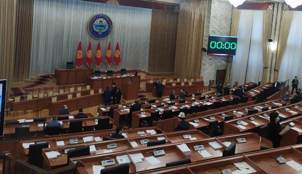 Жогорку Кеңеш "Министрлер кабинети жөнүндө" мыйзам долбоорун биринчи окууда кабыл алды