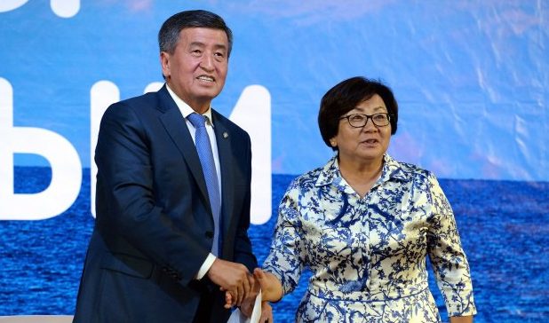 Садыр Жапаровдун президенттик кызматка киришүү аземине Роза Отунбаева менен Сооронбай Жээнбеков чакырылды