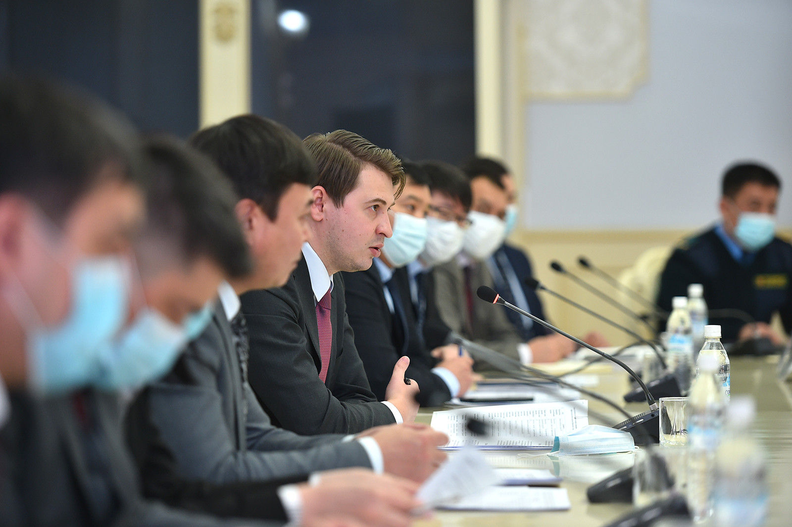 Новиков бажыдагы контрабандалык схемаларды четтетүү маселеси боюнча жыйын өткөрдү