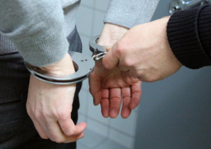 Ошто 2 мектеп окуучусун бычактаган делип 17 жаштагы өспүрүм кармалды