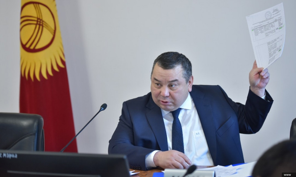 Балбак Түлөбаев: “Жакында ЖК депутаттарынын мыйзамсыз иштерин угасыңар!”