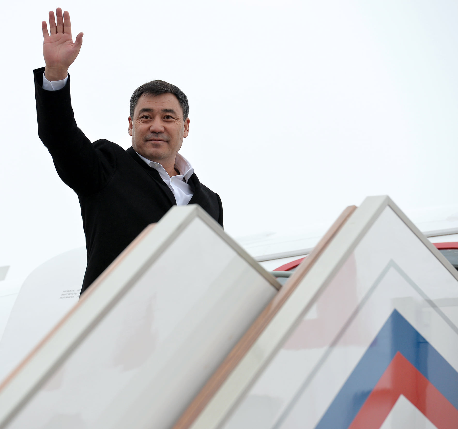 Садыр Жапаровдун Казакстанга сапарынын статусу - мамлекеттик болот