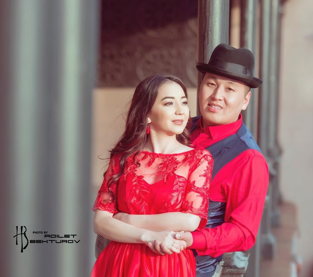 Ырчы Илгиз Абдалиевдин жубайы да ырдап чыгат