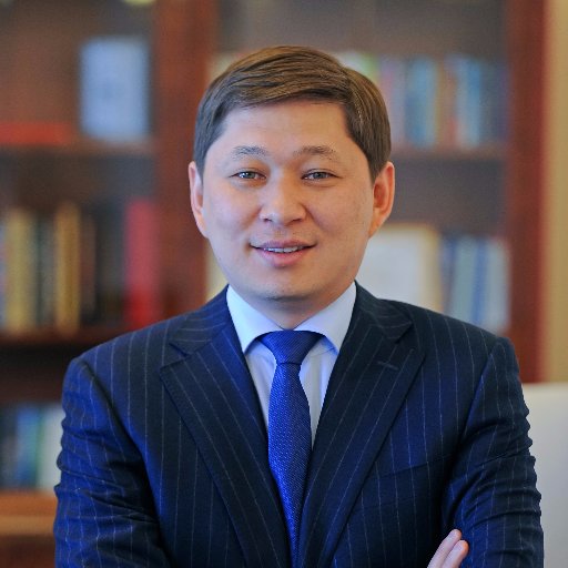 Сапар Исаков байланышка чыкты. Ал Москвада жүрөбү?