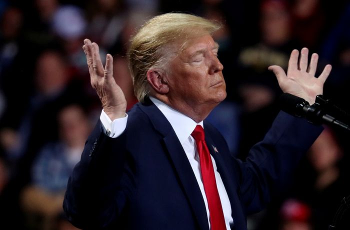 Трамп өзүнө карата башталган импичмент процесстерине катышуудан баш тартты