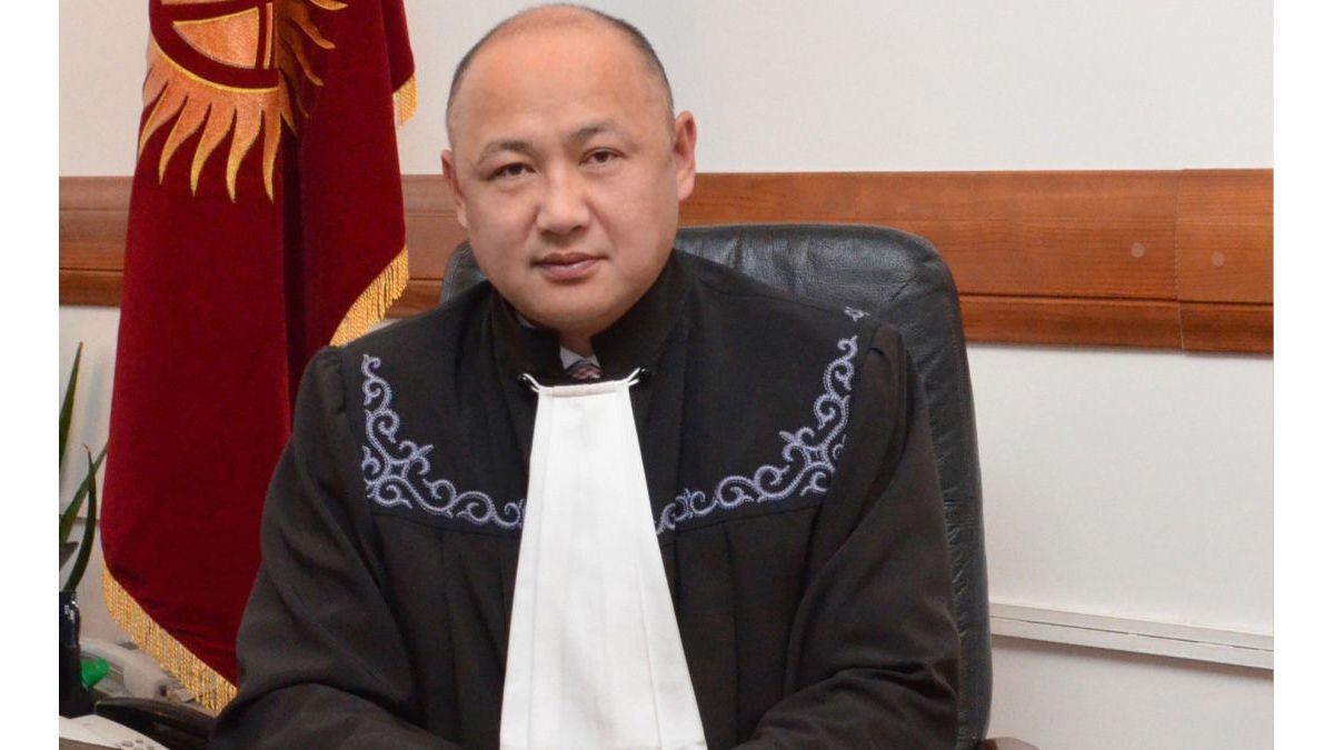 Мыйзамсыз байыган Жогорку Соттун мурдагы судьясы Камил Осмоналиевдин баш коргоо чарасы өзгөртүлдү