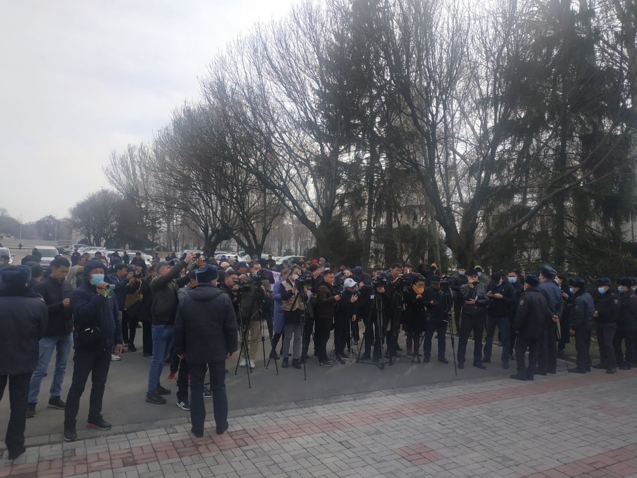 Бишкек шаардык соту райондук соттун митингдерди чектөө чечимин жокко чыгарды