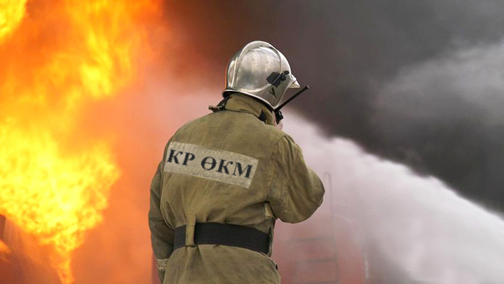 Бишкекте текстиль дүкөнүнүн дээрлик жарымы күйүп кетти