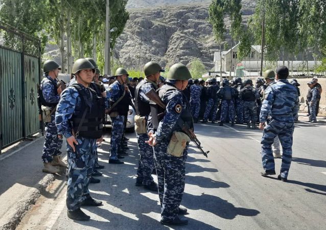 Тажик тарап миномёт, пулемёт жана автоматтар менен массалык аткылоону башташты