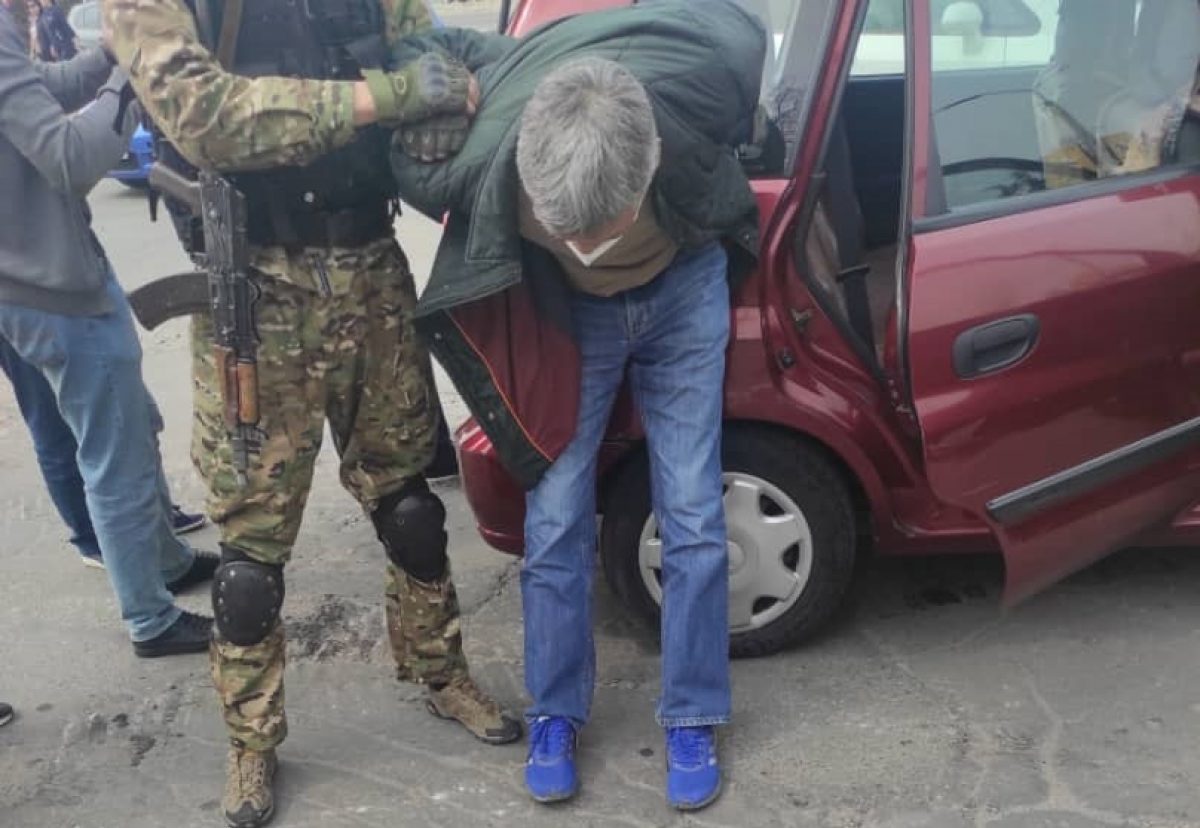 Бишкекте 5,8 килограмм баңгизатын унаасына салып жүргөн жаран кармалды