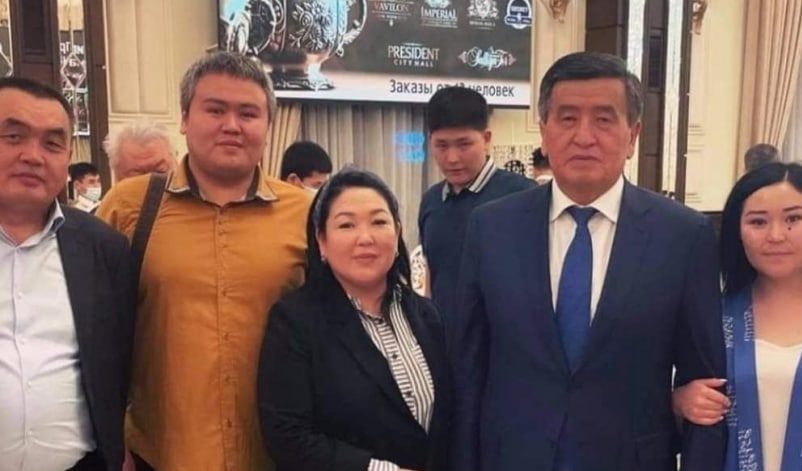 Экс-президент Сооронбай Жээнбековдун 250 кишини ооз ачарга чакырганы айтылууда