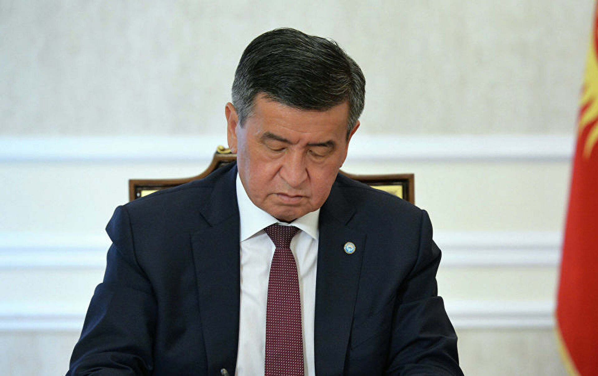 Экс-президент генерал наамдарын мыйзамсыз ыйгарганбы? УКМК текшере баштады