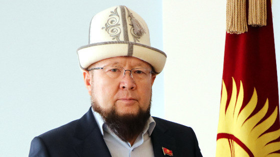 Чоң-Алайда абал тынч эмес. Депутат жергиликтүү тургундардын жайлоого чыга албай жатканын айтты