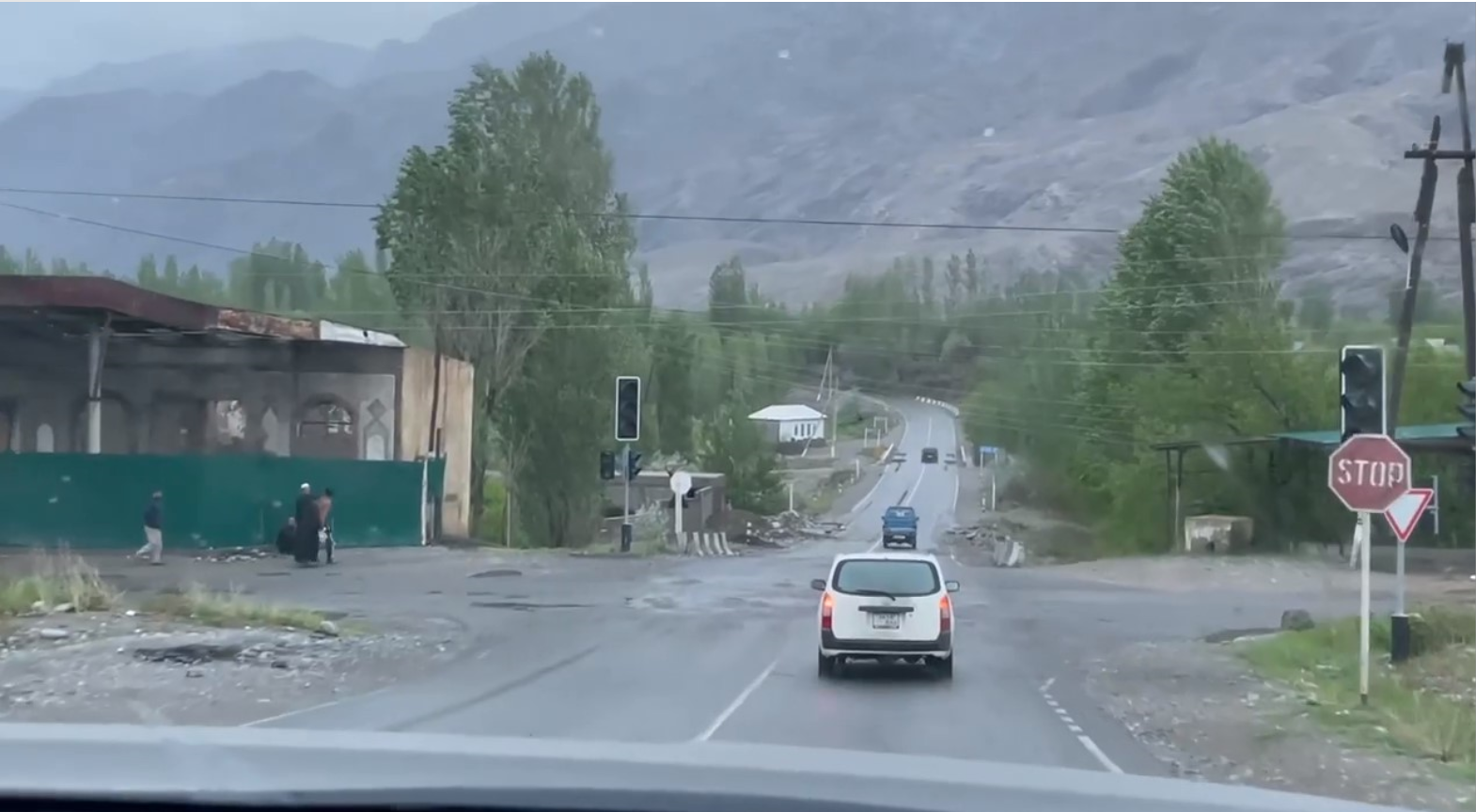 Жанар Акаев: "Лейлекке барчу жол ачык. Гуманитардык жардам өтүп жатат"
