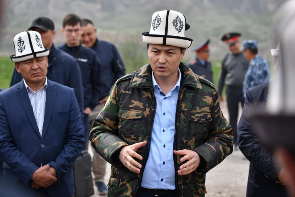 Марипов тажиктер окоп казып жатат делген Чоң-Алай районуна барды