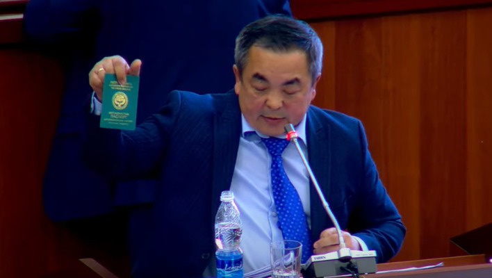 Тенгиз Бөлтүрүк "Кумтөрдөгү" айлыгынын канча экенин айтуудан баш тартты