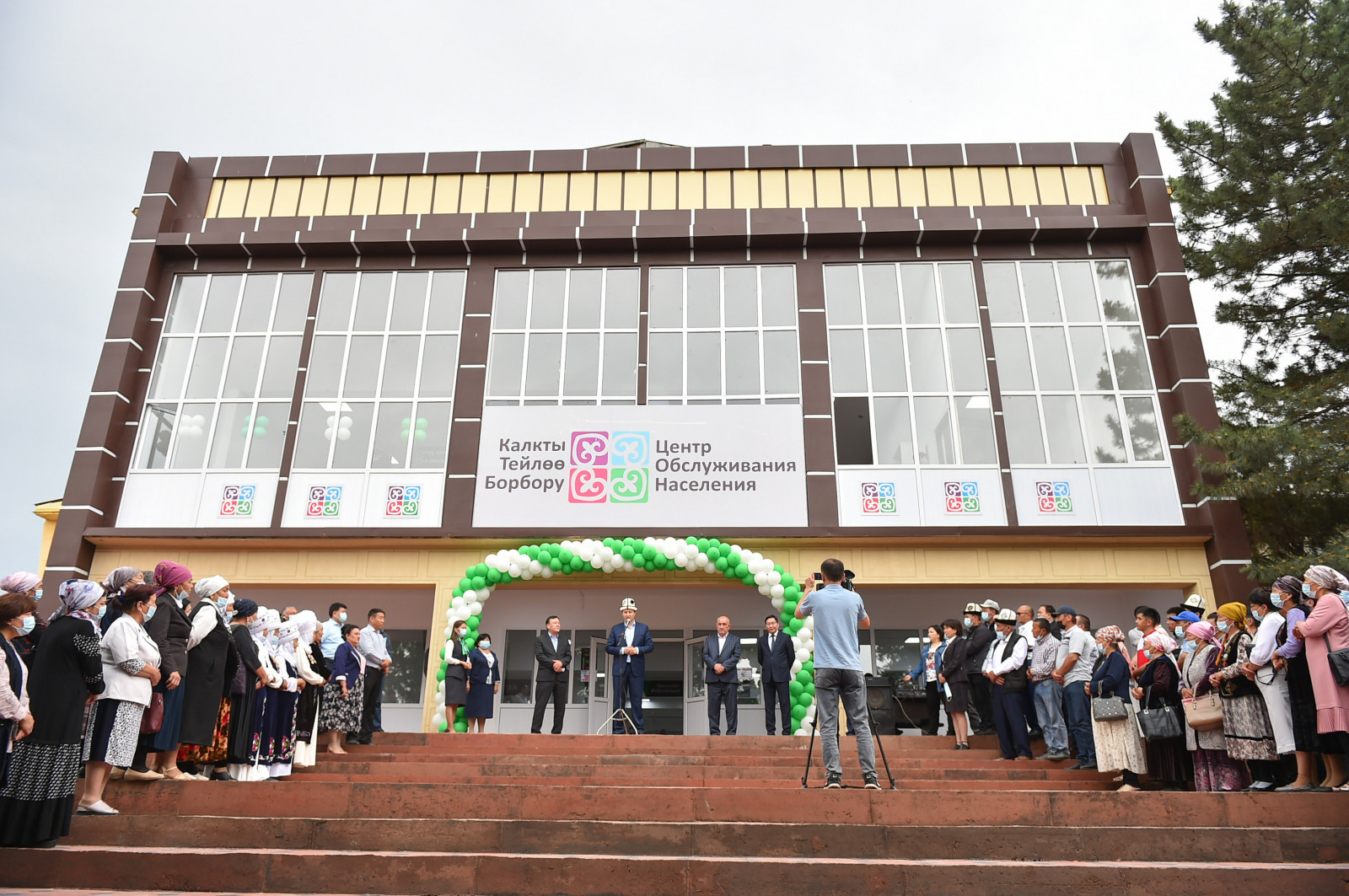 Министрлер кабинетинин төрагасы туулган жеринде Калкты тейлөө борборун ачты