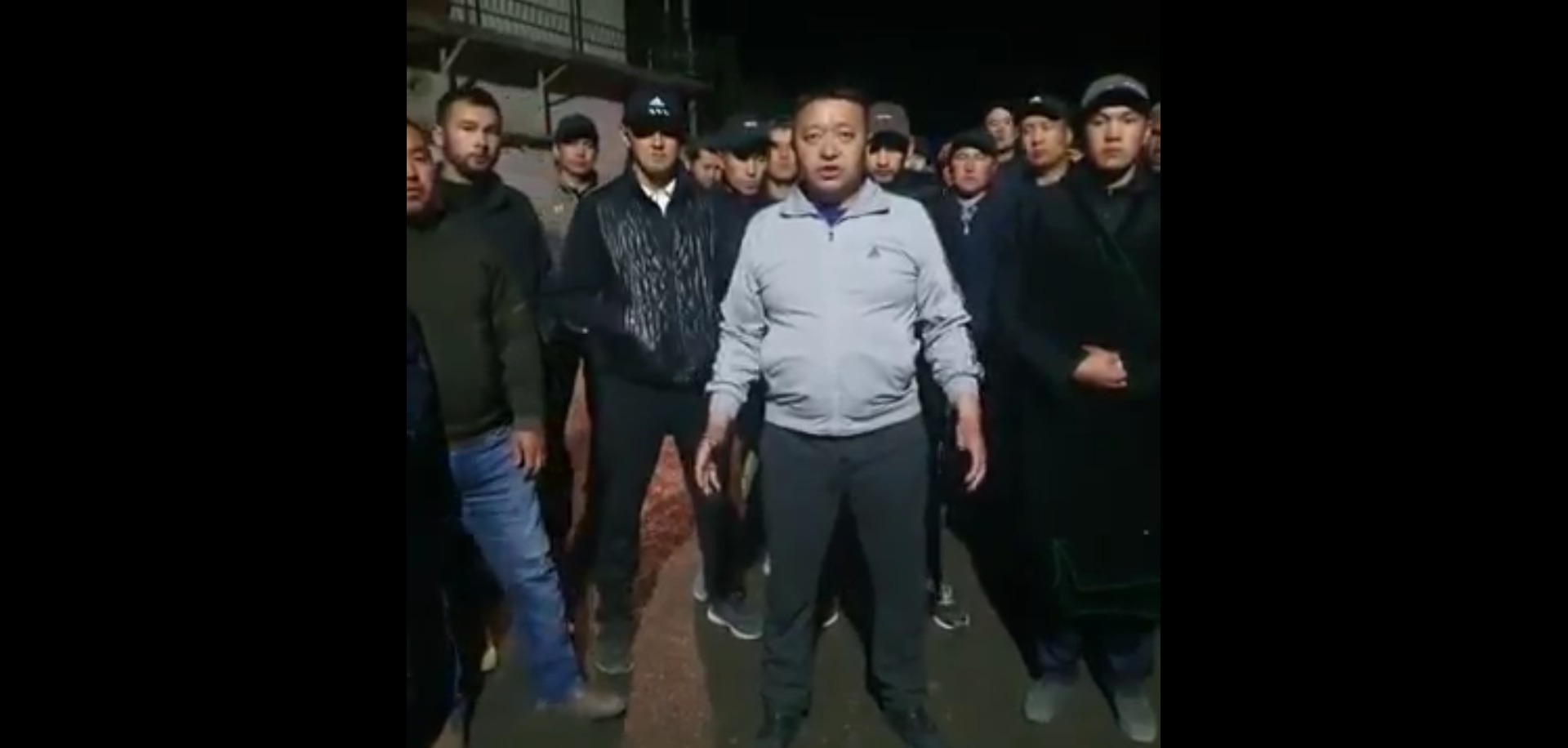 "Ташиев тажик тарап менен жолугушкандан кийин абал турукташа баштады". Кулунду айылынын тургуну соңку кырдаал тууралуу