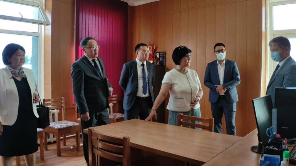 Жогорку Соттун төрайымы Жети-Өгүз райондук сотунун ишмердүүлүгү менен таанышты