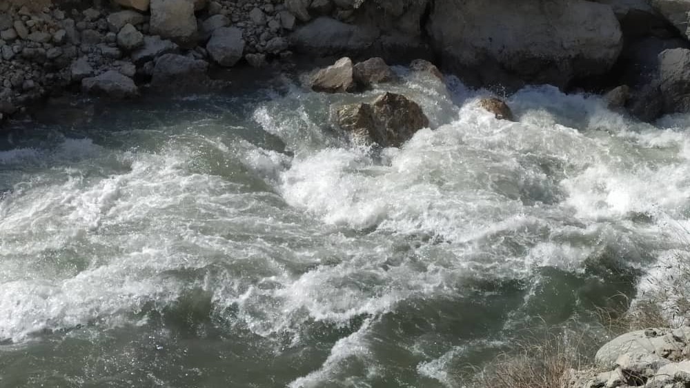 Ак-Буура - Араван каналына түшүп кеткен эки өспүрүмдү издөө иштери уланууда