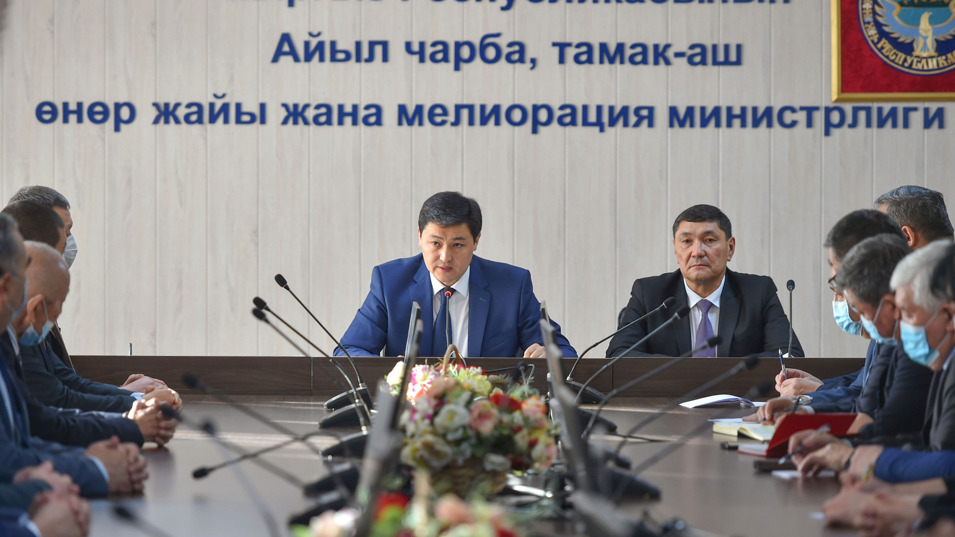 Айыл чарба министрине жана орун басарына эскертүү берилди