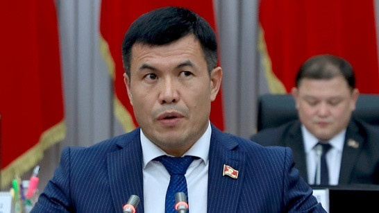 КСДП фракциясынын лидерлиги Иса Өмүркуловдун Өмүрбек Бакировго өттү