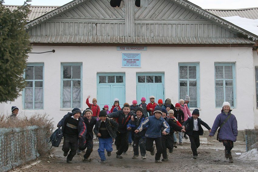 Кыргызстандагы 245 мектеп авариялык абалда