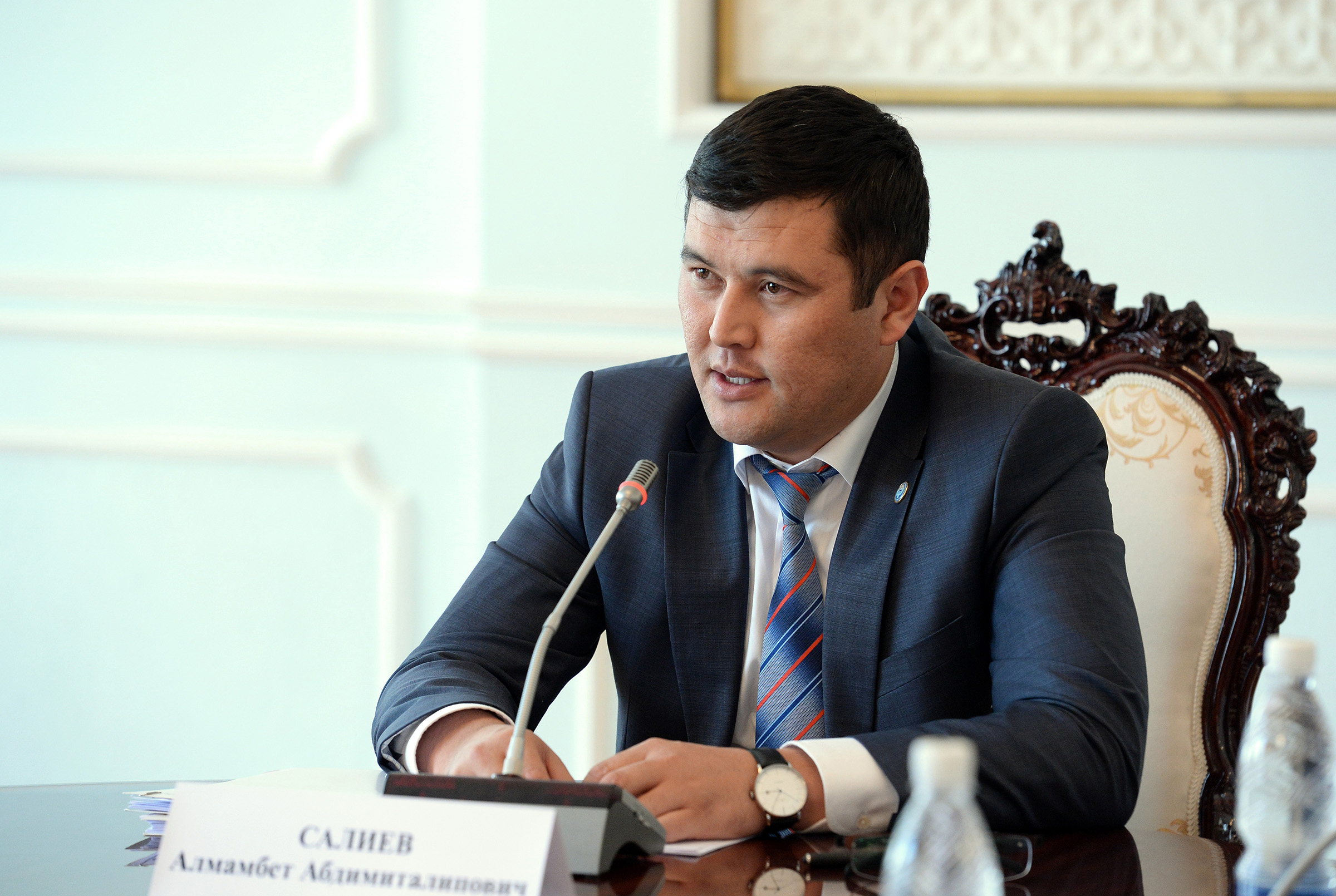 Президенттин аппаратынын жетекчисинин мурдагы орун басары Алмамбет Салиев кармалды