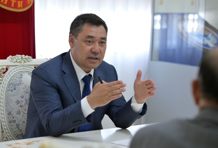 Садыр Жапаров Кыргызстандагы тил саясатын өркүндөтүү боюнча конкреттүү чараларды көрүү зарылдыгын билдирди