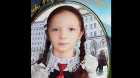 "Денесин бөлүктөргө бөлүп, баштыкка салып, дааратканага таштаган". Тажикстанда 8 жаштагы кызды өлтүрүүгө кошунасы шектелүүдө