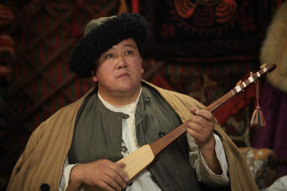 Ырчы Токтобек Асаналиевдин атасы дүйнө салды