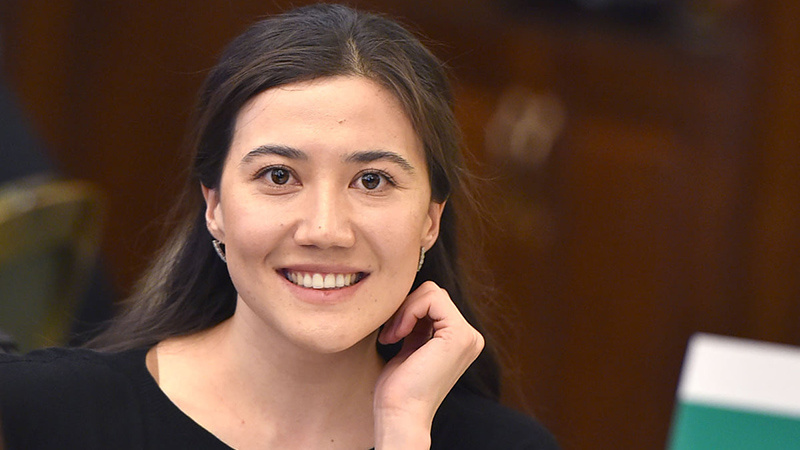 Равшан Жээнбековдун тарапташы Айсулуу Кудайбердиеванын үйү тинтүүгө алынды