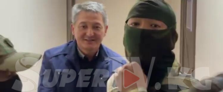 Алмаз Сарыбаев менен Курсан Асановдун бөгөт чарасы каралат. Алар сотко жеткирилди