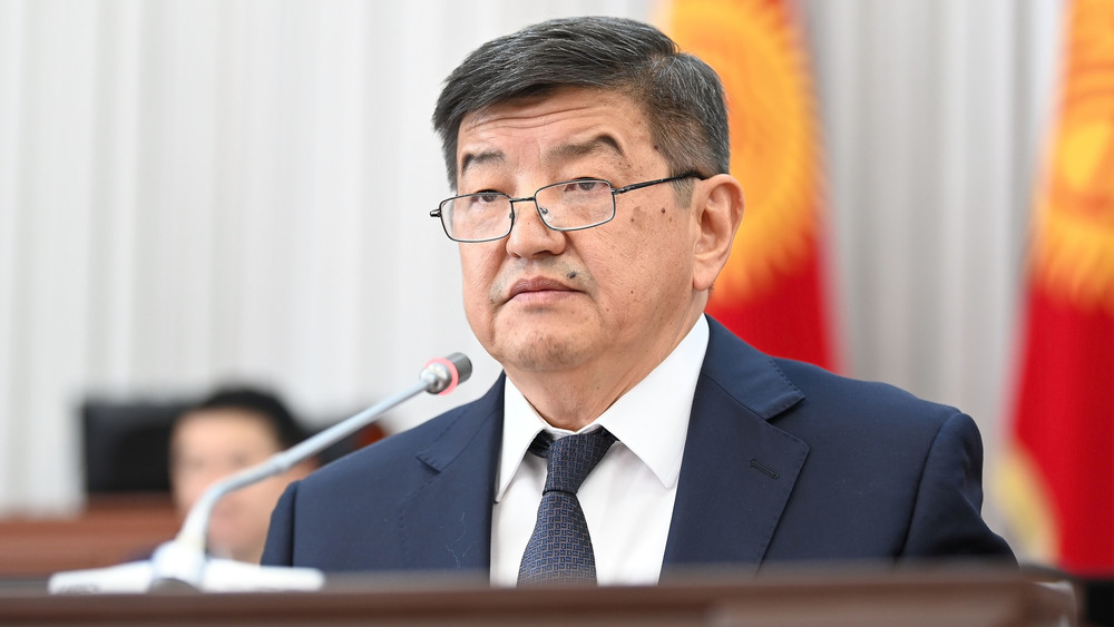 Акылбек Жапаров: "Жылына 20 миллиард сомду ушакташууга коротуп жатабыз"