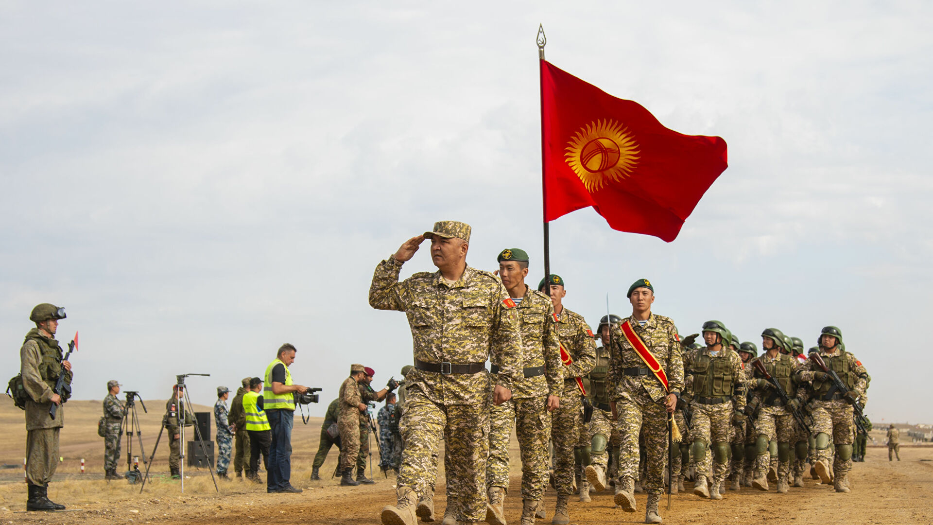 "Бирге-Вместе" партиясы: "Кыргыз аскерлерин Казакстанга жөнөтүү боюнча президентти колдоо керек"
