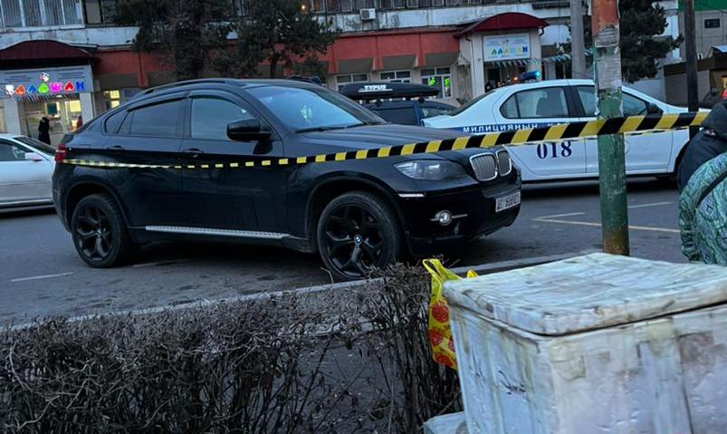Бишкекте BMW X6 унаасынан эркек кишинин жансыз денеси табылды