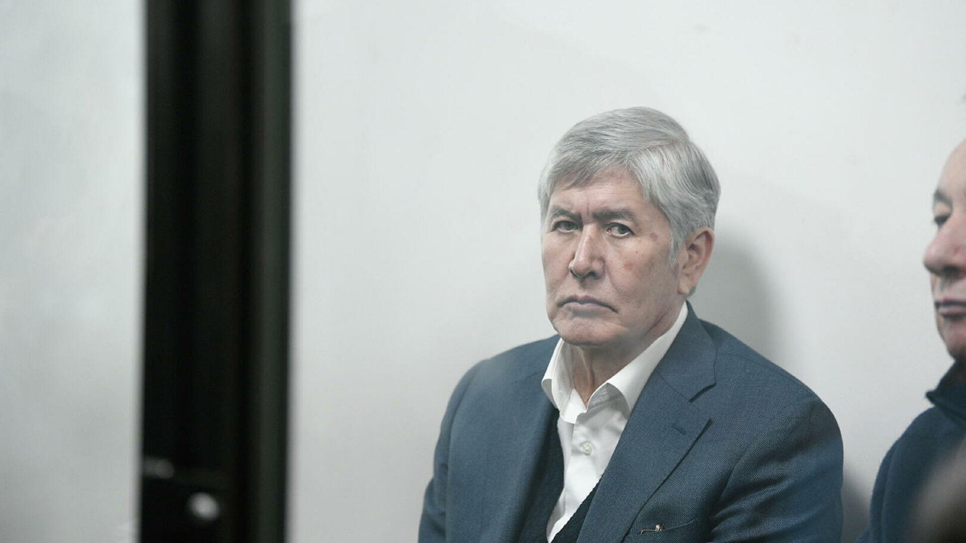 Экс-президент Алмазбек Атамбаев өзүн жаман сезип, ага дагы "Тез жардам" чакыртылды