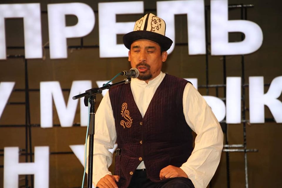 Манасчы Рыспай Исаков: "Манас" айылын азыркы абалда калтыргыла деп айтыш керекпи?"