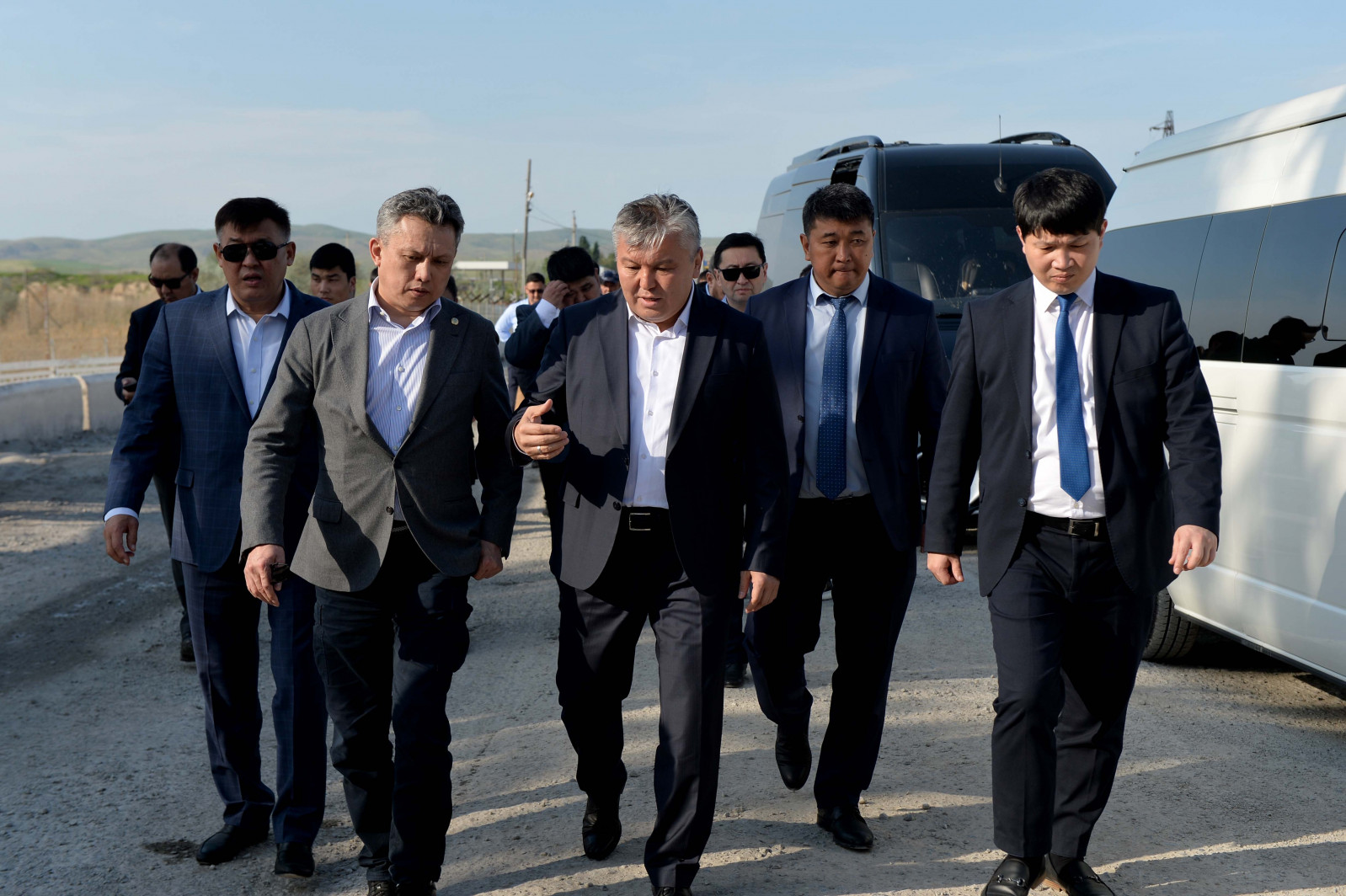 Арзыбек Кожошев жана Бахыт Султанов «Ак-Тилек» көзөмөл-өткөрүү пунктунда жолугушуу өткөрдү
