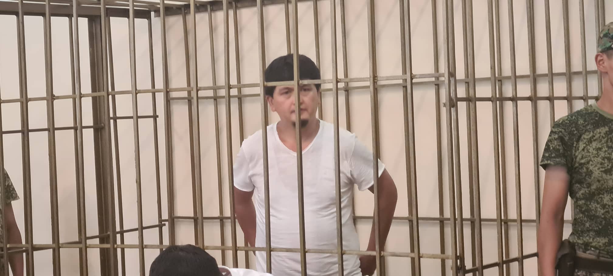 Жарандык активист Адилет Али Мыктыбек сот салынан бошотулду