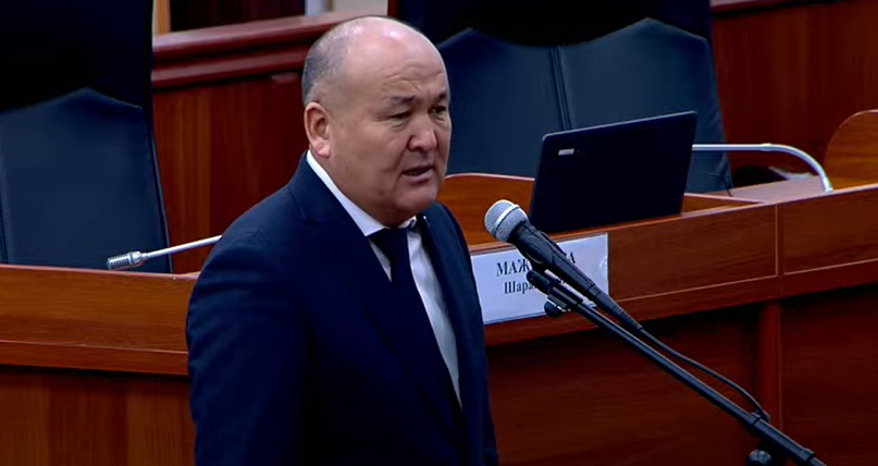 Токторбаев Жапаров менен Ташиевге: "Силердин тегерегиңерде жүргөн азыркы пахтакорлор кезинде силерди соттогон"