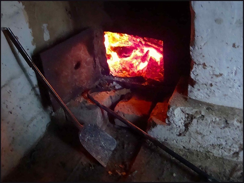Ошто 33 жаштагы келин өз үйүндө 3 баласы менен кошо көз жумду