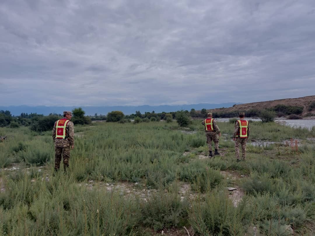 Караколдо 5 жана 2 жаштагы кыздар дайынсыз болуп жатат (сүрөт)