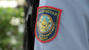 Алматыда полиция кызматкерлери 14 жаштагы кызды зордуктаган. ИИМ башчысы үн катты